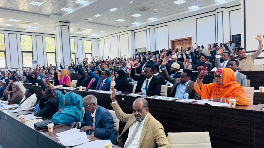 Xildhibaanada oo ansixiyay Xeerka Ururada iyo Xisbiyada Siyaasadda.jpg